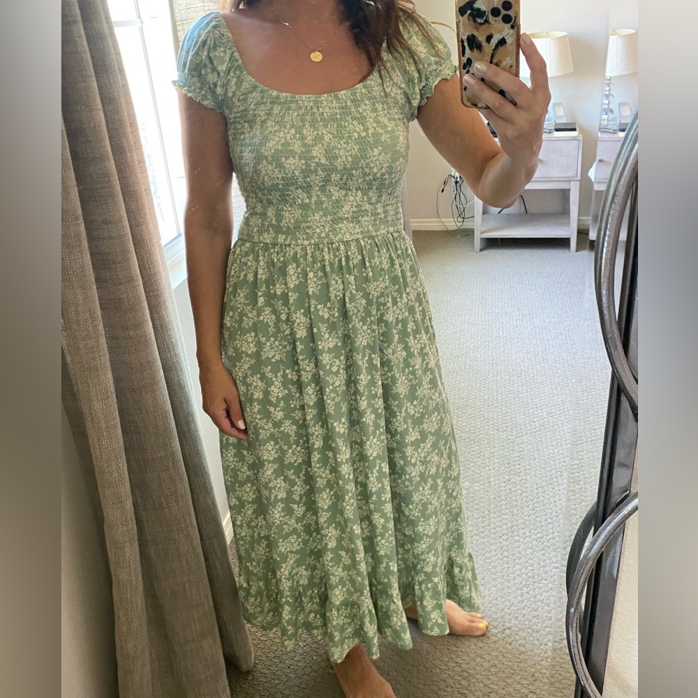 Chic Floral Midi Dress in Green